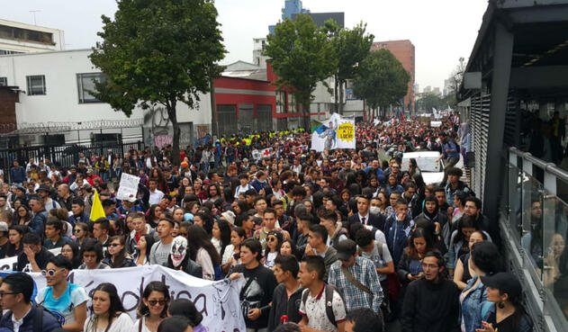 Marcha estudiantil en Bogotá Marcha estudiantil en Bogotá