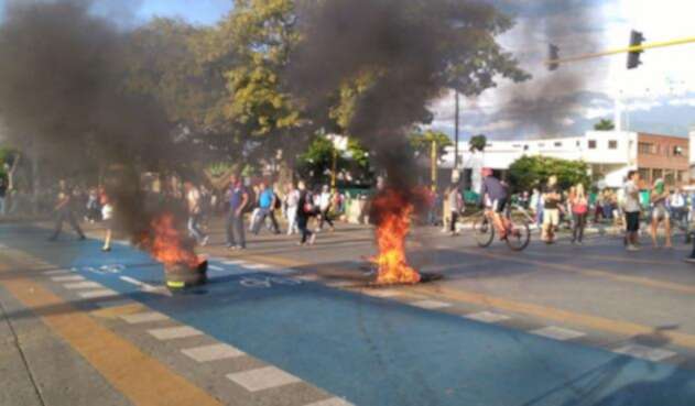 Bloqueo de vías en Cali Bloqueo de vías en Cali