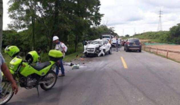 En el accidente murieron dos personas y tres más resultaron heridas.