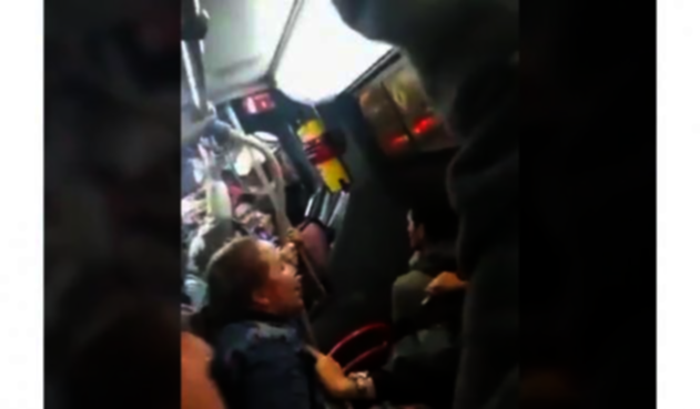 Descubre a su pareja con amante en Transmilenio