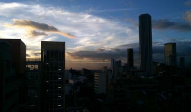Bogotá anocheciendo