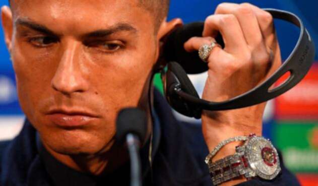 Cristiano Ronaldo en la rueda de prensa donde exhibió su costoso reloj