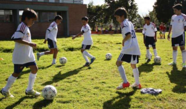 En varias regiones son importantes para la formación de los niños las escuelas de fútbol.