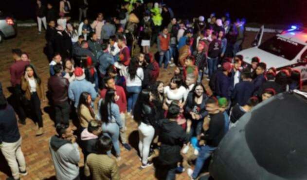 Policía frustra fiesta de disfraces a la que asistirían más de 200 menores de edad