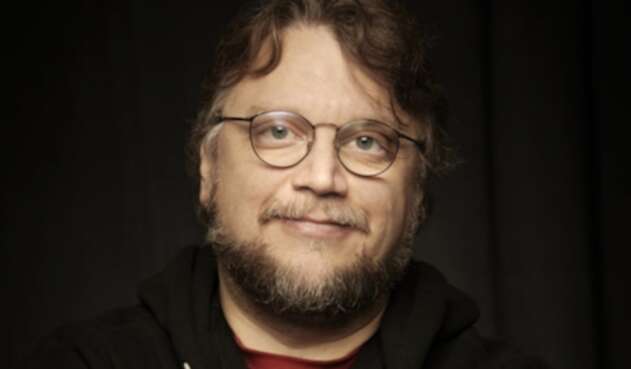 Guillermo del Toro y la imagen promocional de Netflix anunciando el largometraje de Pinocho