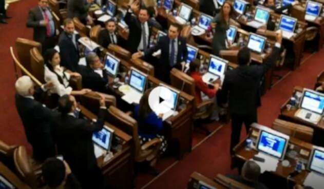 Moción de censura contra Carrasquilla