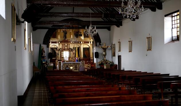 Interior iglesia San Bernandino 2