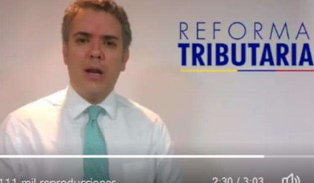Iván Duque cuestionando la reforma tributaria del entonces presidente Juan Manuel Santos