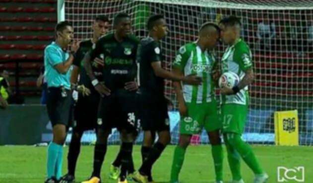 Lucumí así le pegó a Dayro Moreno Lucumí así le pegó a Dayro Moreno