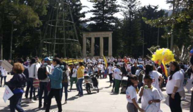 Marcha por los niños en Colombia en el Parque Nacional Marcha por los niños en Colombia en el Parque Nacional