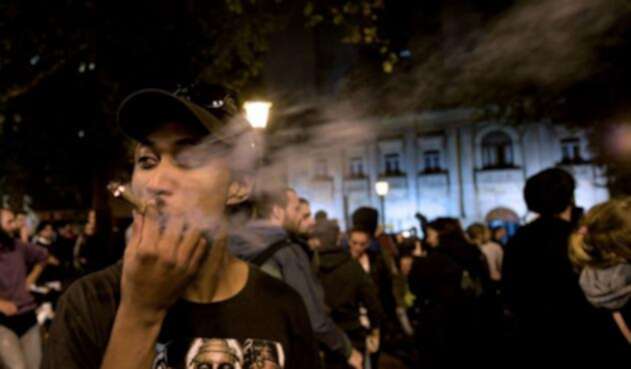 Legalizan consumo de marihuana recreativo