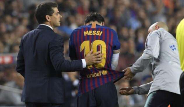 Messi sale lesionado en partido entre el Barcelona y el Sevilla Messi sale lesionado en partido entre el Barcelona y el Sevilla