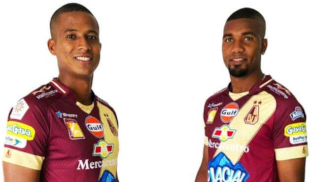 Jugadores del Deportes Tolima portando la nueva indumentaria