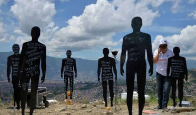 La Escombrera, en Medellín. El acto simbólico que se hizo en La Escombrera, en Medellín, considerada la fosa común más grande del país. Lo llevaron a cabo familiares de las personas desaparecidas