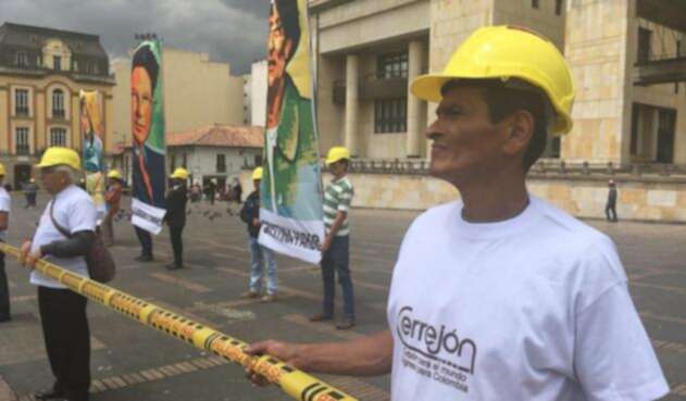 Manifestación pacífica al frente del Palacio de Justicia en Bogotá.