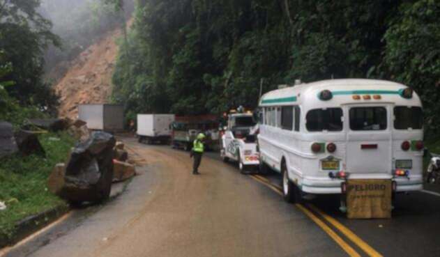 Habilitaron paso a un carril en la autopsita Medellín-Bogotá Habilitaron paso a un carril en la autopsita Medellín-Bogotá