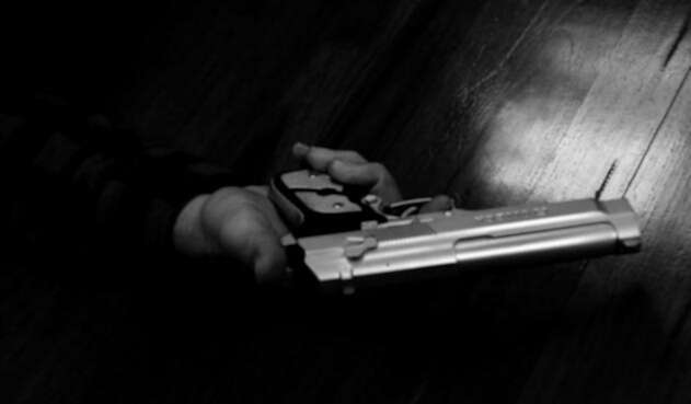 Hay una intensa polémica por el decreto de porte de armas. Hay una intensa polémica por el decreto de porte de armas.