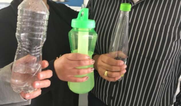 Botellas plásticas.