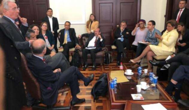 Reunión Álvaro Uribe, Farc y Gustavo Petro