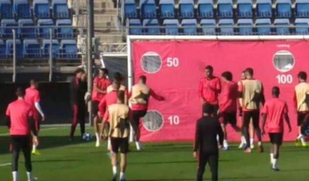Serio Ramos en el momento del roce con Sergio Reguilón durante la práctica del Real Madrid
