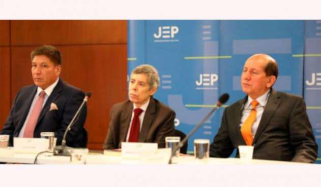 Sigifredo López, Alan Jara y Luis Herlindo Mendieta ante la JEP Sigifredo López, Alan Jara y Luis Herlindo Mendieta ante la JEP