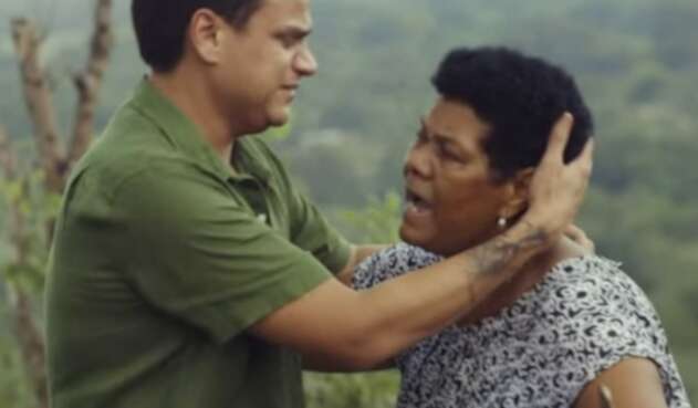 Silvestre Dangond abraza a María Atencio