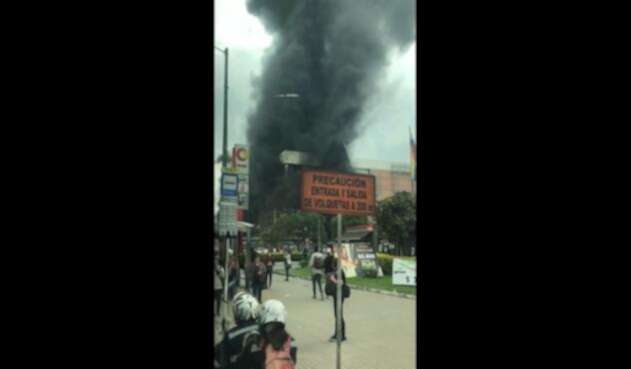Incendio en el Centro comercial en Bogotá