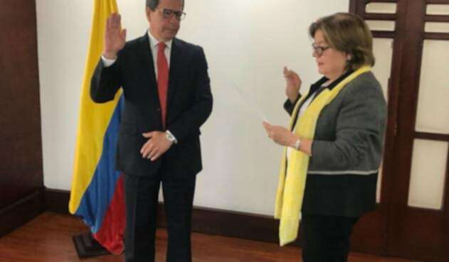 tomó posesión como Superintendente de Notariado y Registro. tomó posesión como Superintendente de Notariado y Registro.
