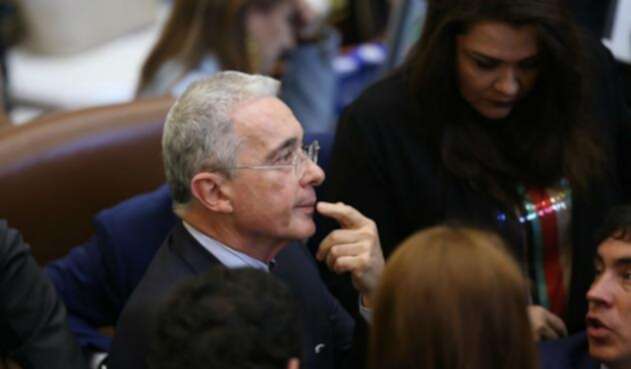 El senador Álvaro Uribe dijo que nunca autorizó que su nombre se utilizara en un sitio público. El senador Álvaro Uribe dijo que nunca autorizó que su nombre se utilizara en un sitio público.