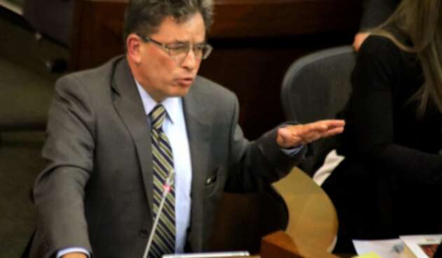 Ministro de Hacienda, Alberto Carrasquilla, interviene en el Senado