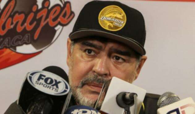 Diego Armando Maradona ante la prensa