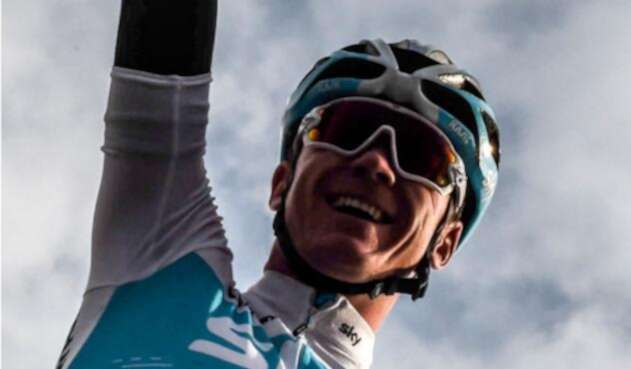 Chris Froome saluda al resto de competidores presentes en el 'Giro de Rigo'