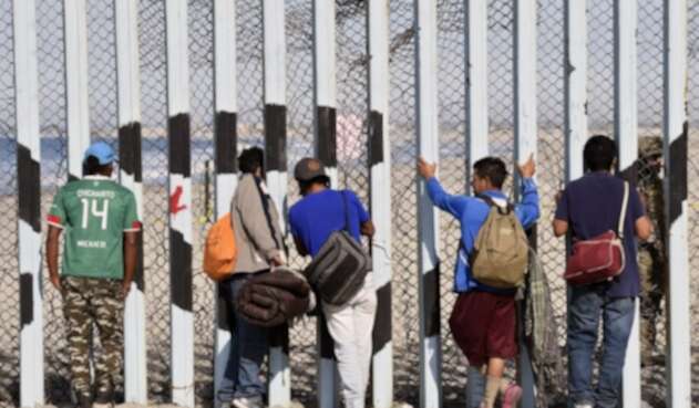 Migrantes centroamericanos muro Estados Unidos