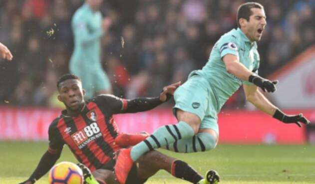 Jefferson Lerma le hace una falta a Henrikh Mkhitarya Jefferson Lerma le hace una falta a Henrikh Mkhitarya