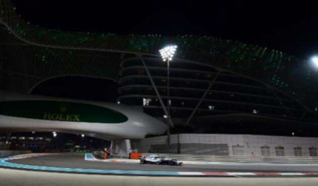 Lewis Hamilton en su Mercedes en el Gran Premio de Abu Dhabi Lewis Hamilton en su Mercedes en el Gran Premio de Abu Dhabi