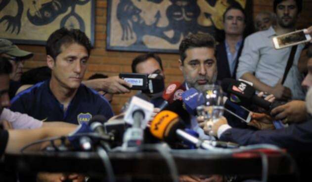 Guillermo Barros Schelotto y Daniel Angelici (DT y presidente de Boca Juniors en rueda de prensa) Guillermo Barros Schelotto y Daniel Angelici (DT y presidente de Boca Juniors en rueda de prensa)
