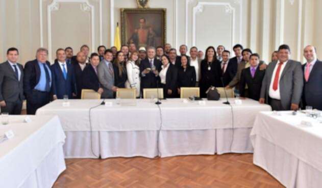 Presidente Iván Duque reunión con taxistas
