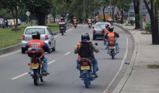 Motociclistas en vías de Bogotá