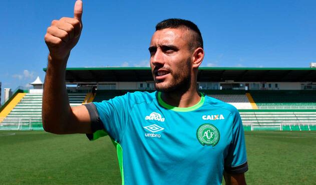 Alan Ruschel en su primer entrenamiento con el Chapecoense en enero de 2017 tras el accidente del avión Lamia