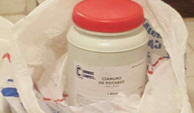 Tarro Cianuro encontrado en la casa de Pizano