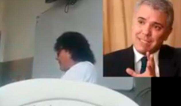 El docente instando a sus alumnos a insultar