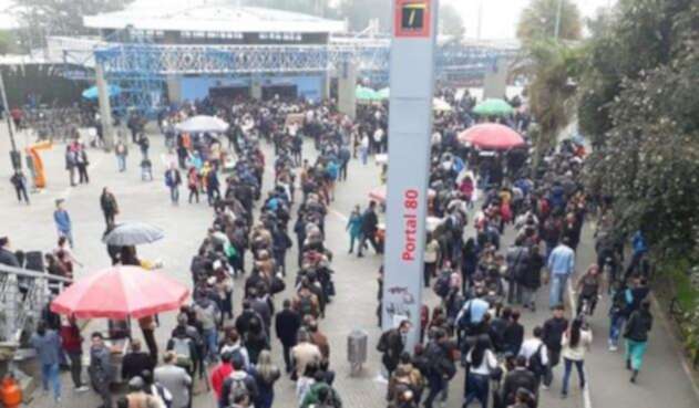Caos en Transmilenio Portal 80
