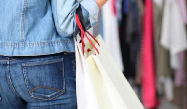 Compras Usar crédito para adquirir artículos es una forma de realizar compras