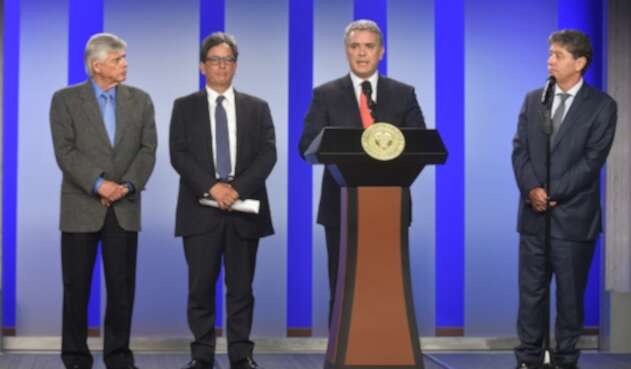 Jorge Humberto Botero, presidente del Consejo Gremial; Alberto Carrasquilla, ministro de Hacienda; Iván Duque, presidente de la República y Bruce Mac Master, presidente de la Andi
