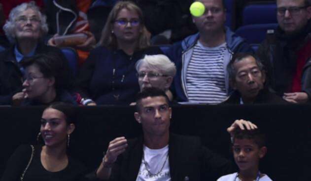 Cristiano Ronaldo viendo un partido de Novak Djokovic en el Torneo de Maestros Cristiano Ronaldo viendo un partido de Novak Djokovic en el Torneo de Maestros
