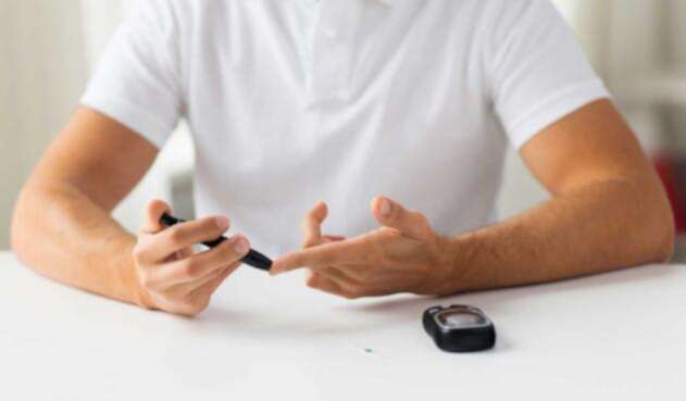 Los pacientes con diabetes deben monitorear sus niveles de glucosa