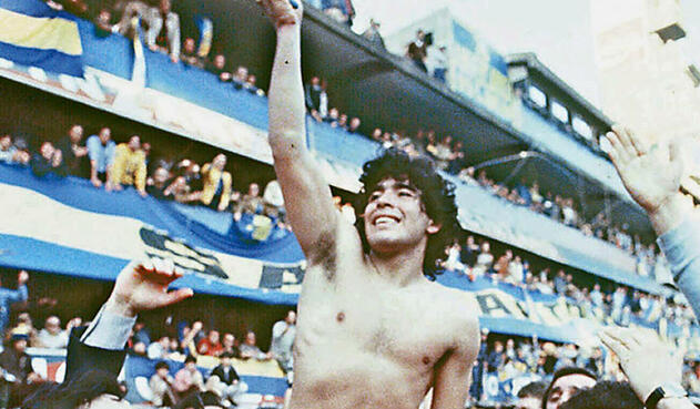 Diego Armando Maradona 3. Diego Armando Maradona. Es un símbolo no solo del fútbol argentino sino de Boca Juniors. En 1981, al llegar al equipo de sus amores, ganó su único título al obtener el Metropolitano. Al retornar a Argentina en 1995 volvió al club donde concluyó su carrera dos años más tarde.