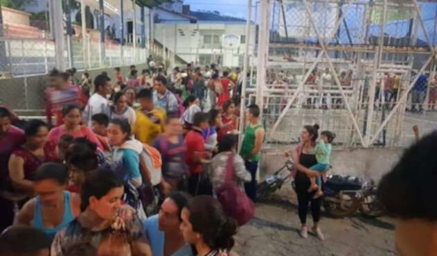 Comunidades desplazadas en el Catatumbo por combates entre el Eln y Epl en Hacarí.