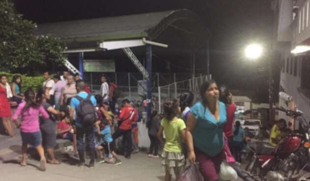 Comunidades desplazadas en el Catatumbo por combates entre el Eln y Epl en Hacarí.