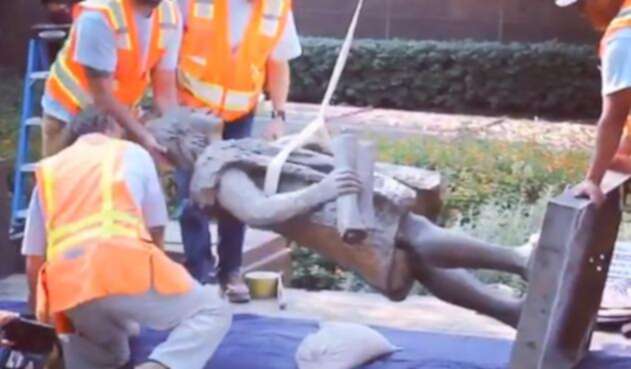 Estatua de Cristóbal Colón retirada de Grand Park, en Los Ángeles